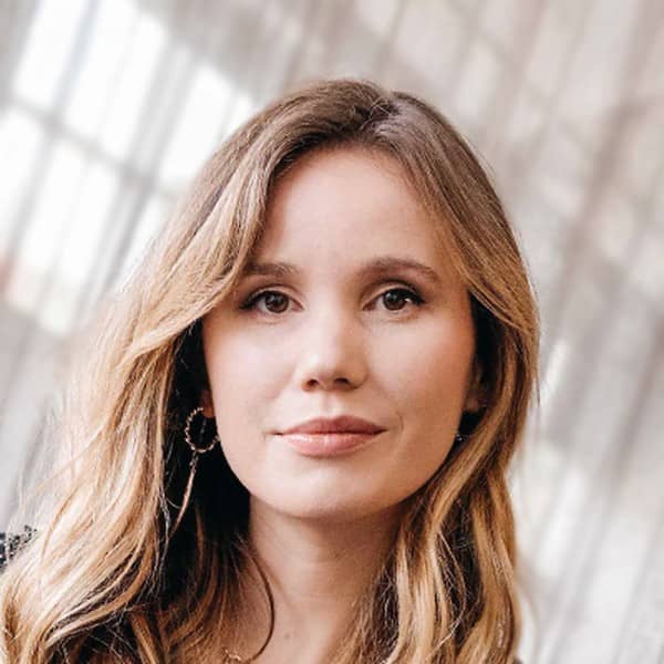 Lucinda Starr - Social Media Marketing Expert